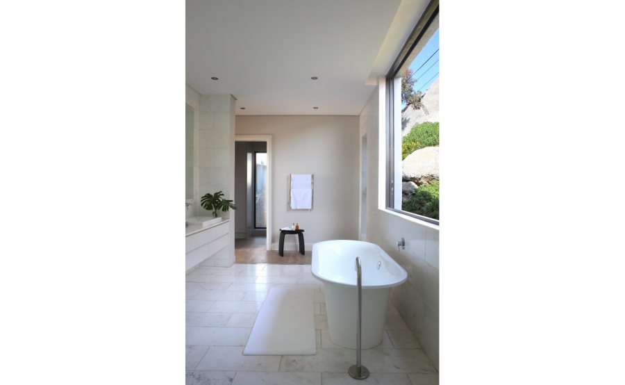 To Let 6 Bedroom Property for Rent in Llandudno Western Cape